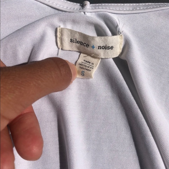 White blouse - Picture 3 of 3